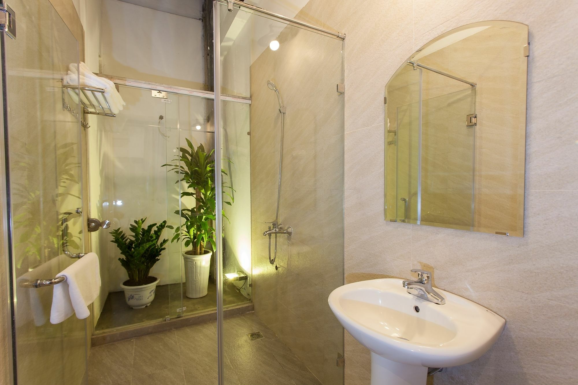 Luxury Backpakers Hotel Hanoi Eksteriør billede